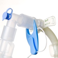 Разъединительный клин в каждом комплекте позволяет быстро отсоединить трубку от дыхательной системы